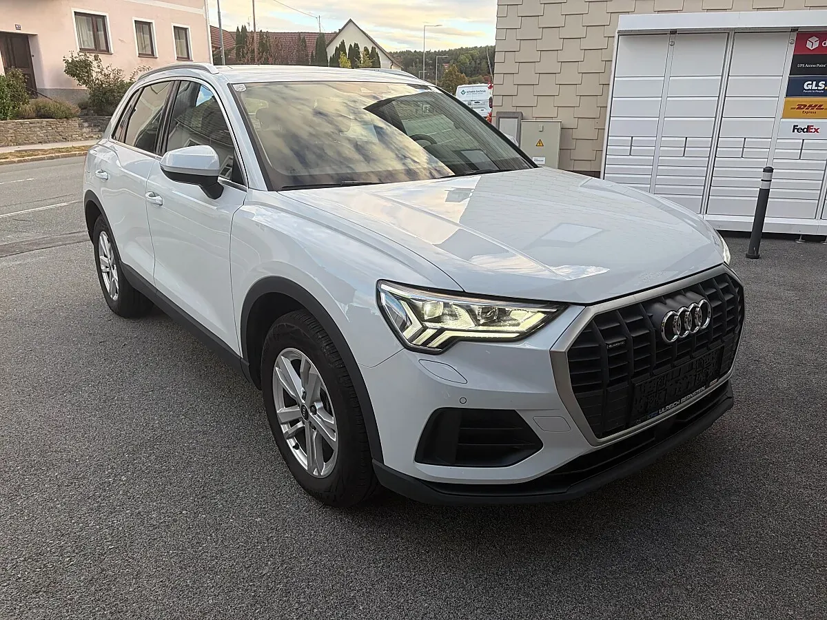 Audi Q3 2022 photo 2
