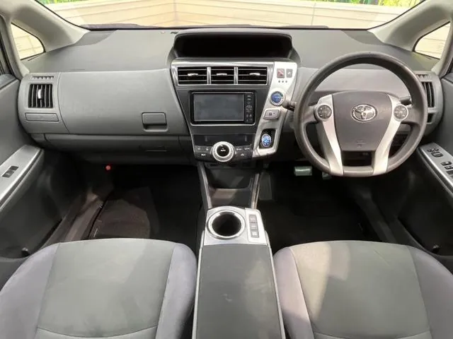Toyota Prius Α 2011 photo 2