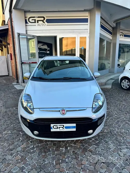 Fiat Punto Evo 2011 photo 2