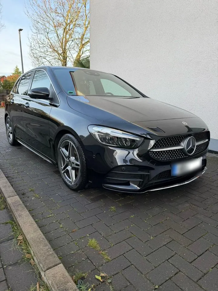 Mercedes-Benz B 180