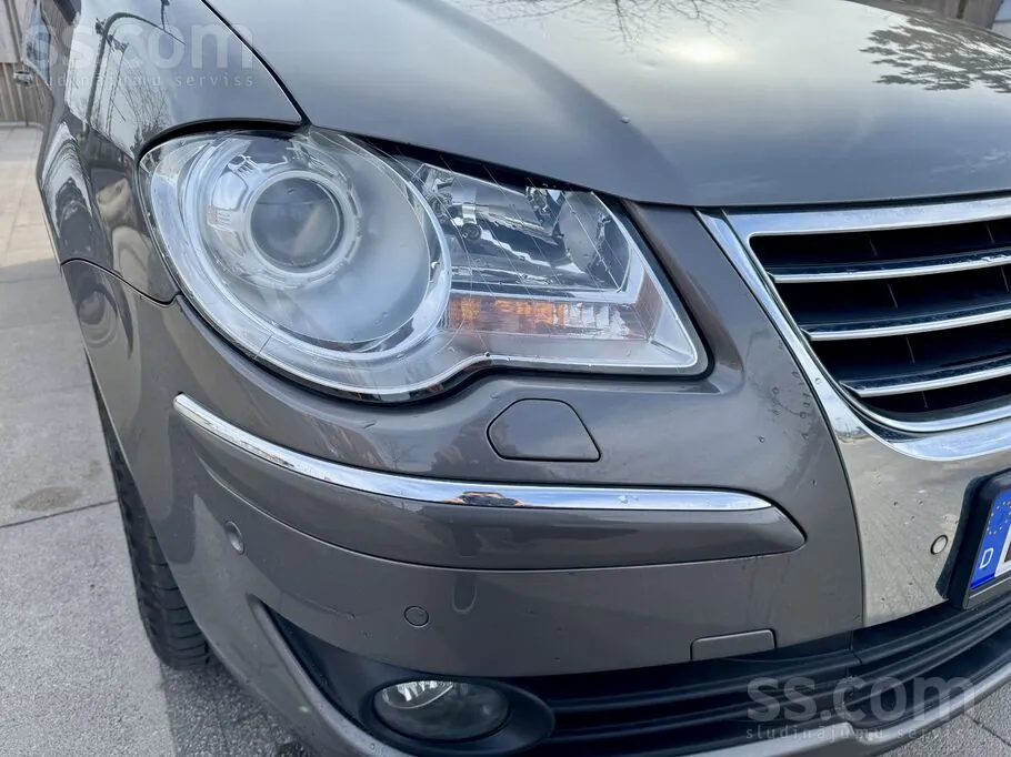 Volkswagen Touran 2009 photo 3