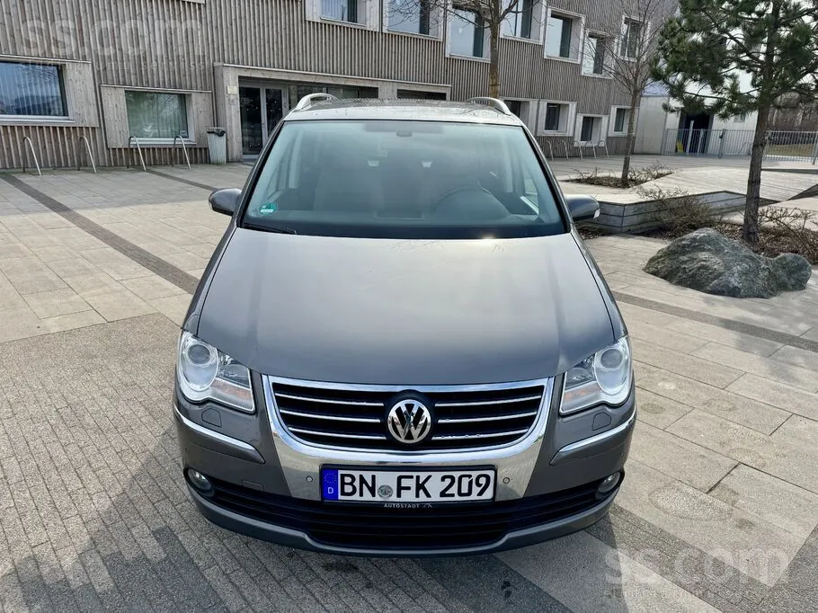 Volkswagen Touran 2009 photo 2