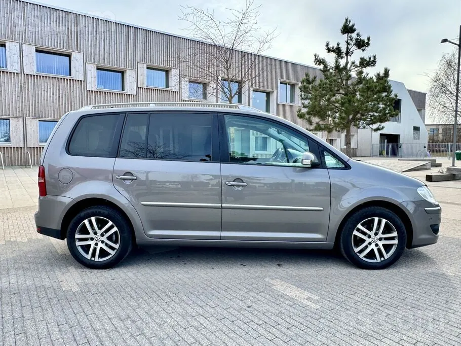 Volkswagen Touran 2009 photo 5
