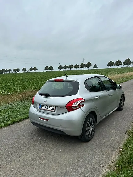 Peugeot 208 2014 photo 3
