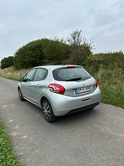 Peugeot 208 2014 photo 4