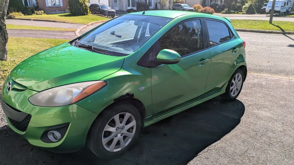 Mazda 2 2011 photo 3