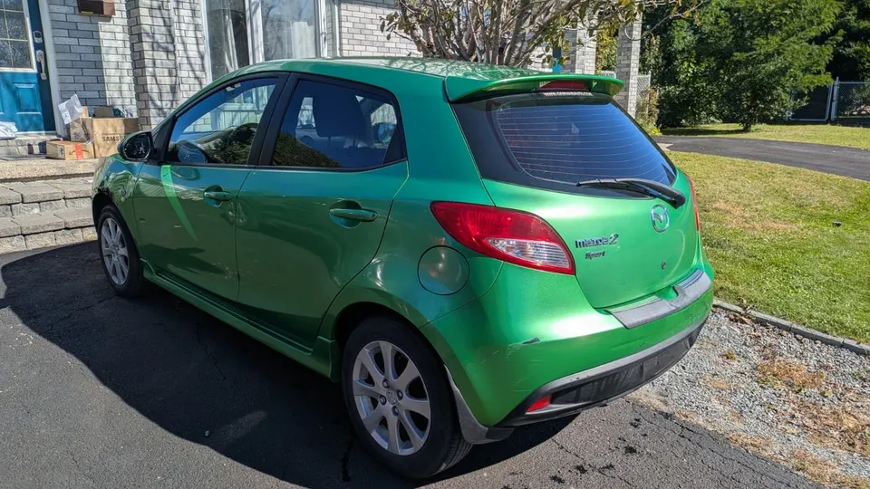 Mazda 2 2011 photo 4