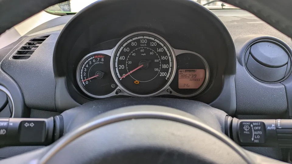 Mazda 2 2011 photo 2