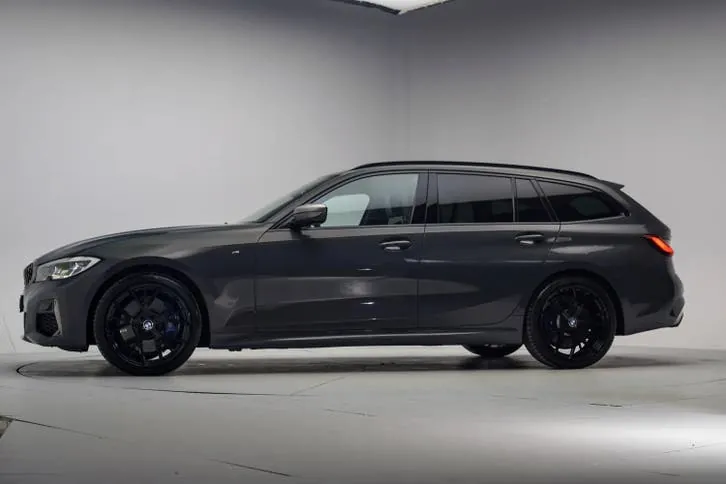 BMW 3 Series 2019 photo 2