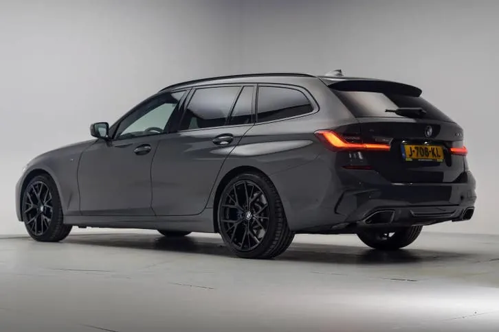 BMW 3 Series 2019 photo 3