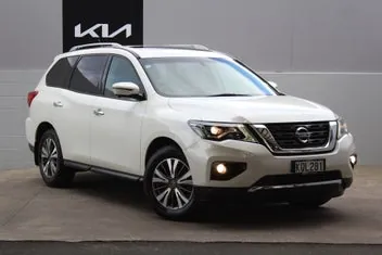 Nissan Pathfinder 2017 photo 2