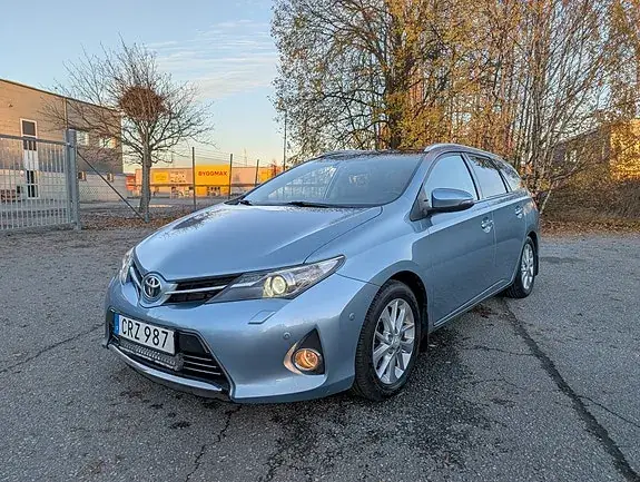 Toyota Auris 2014 photo 2