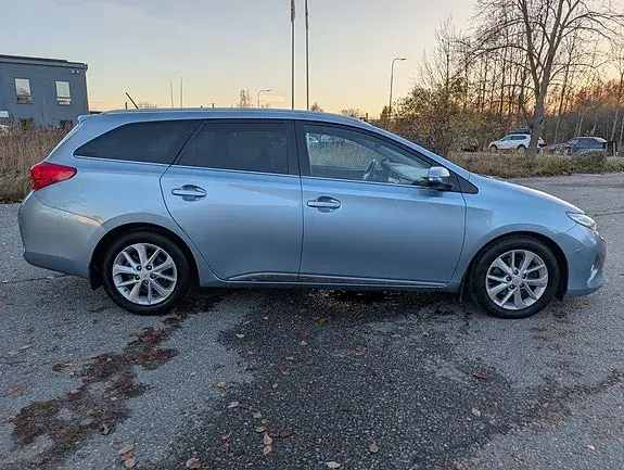 Toyota Auris 2014 photo 4