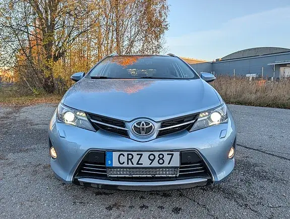 Toyota Auris 2014 photo 3
