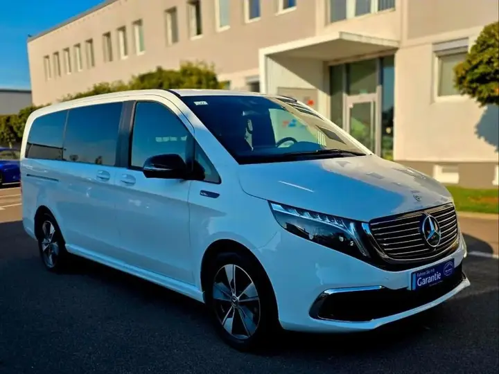 Mercedes-Benz Eqv 300