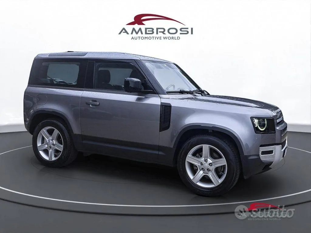 Land Rover Defender 2021 photo 2