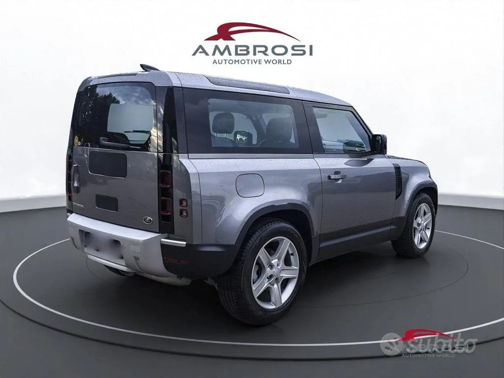 Land Rover Defender 2021 photo 3