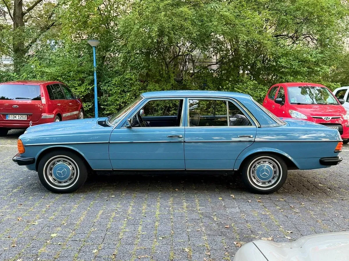Mercedes-Benz E-Class 1982 photo 3