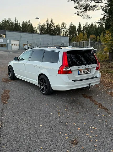 Volvo V70 2013 photo 2