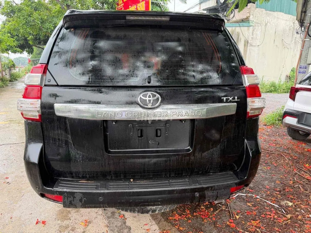 Toyota Land Cruiser Prado 2010 photo 2