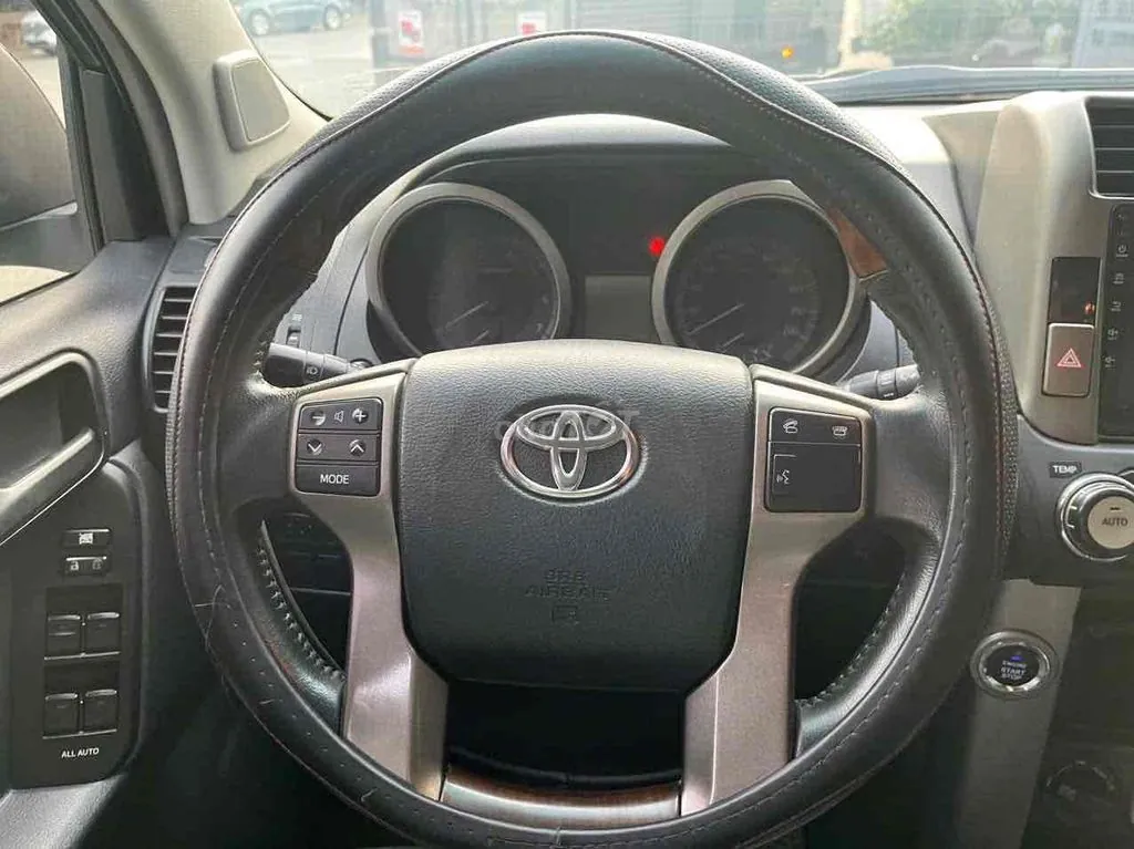 Toyota Land Cruiser Prado 2010 photo 4