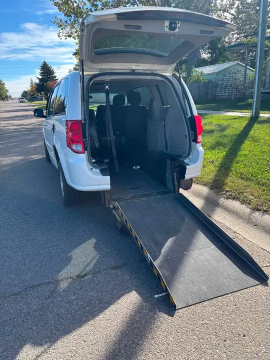 Dodge Grand Caravan 2012 photo 3
