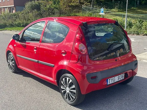 Peugeot 107 2008 photo 4