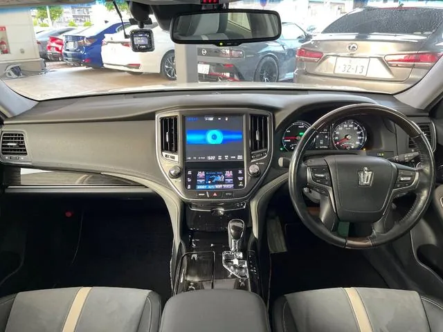 Toyota Crown Athlete Hybrid 2017 photo 2