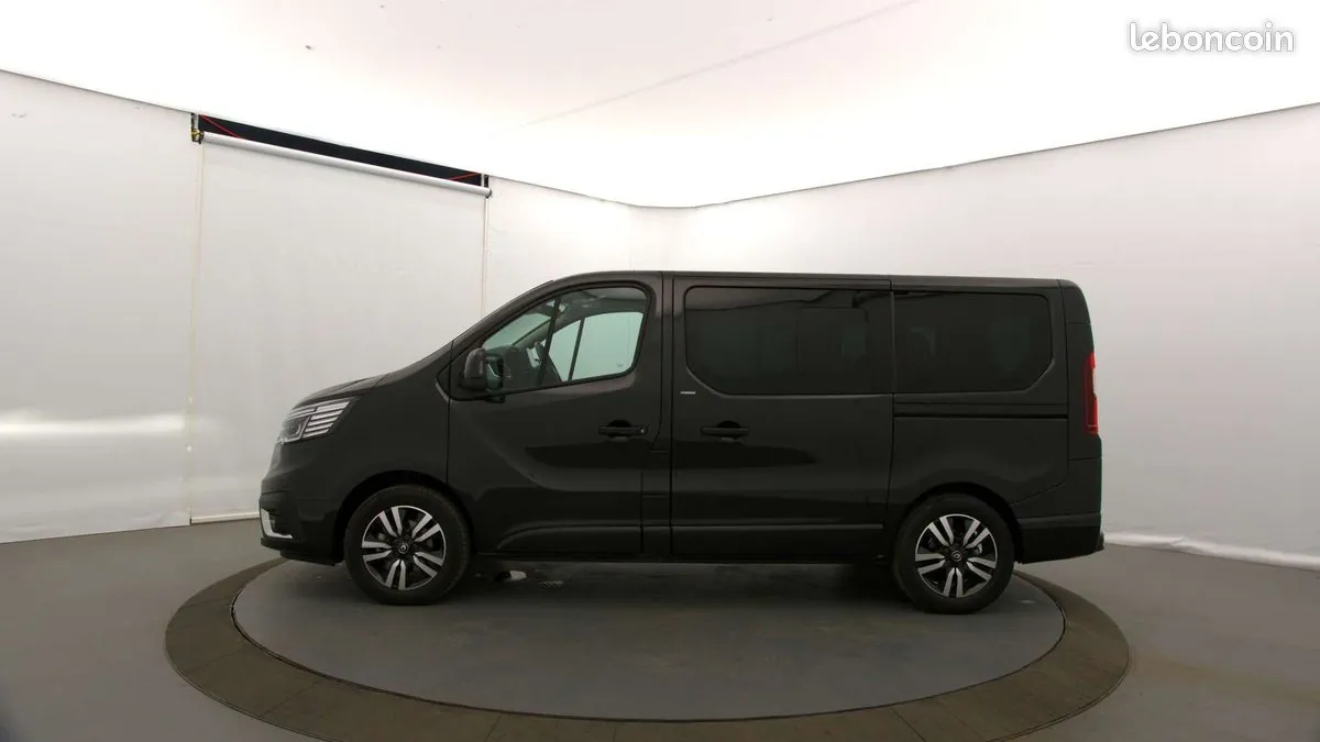 Renault Trafic 2022 photo 4