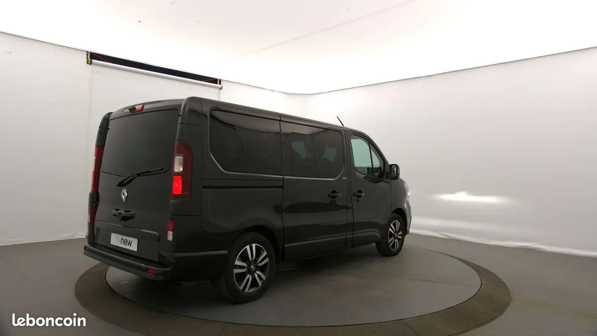 Renault Trafic 2022 photo 2