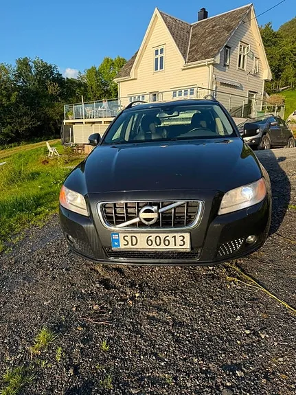 Volvo V70 2011 photo 2