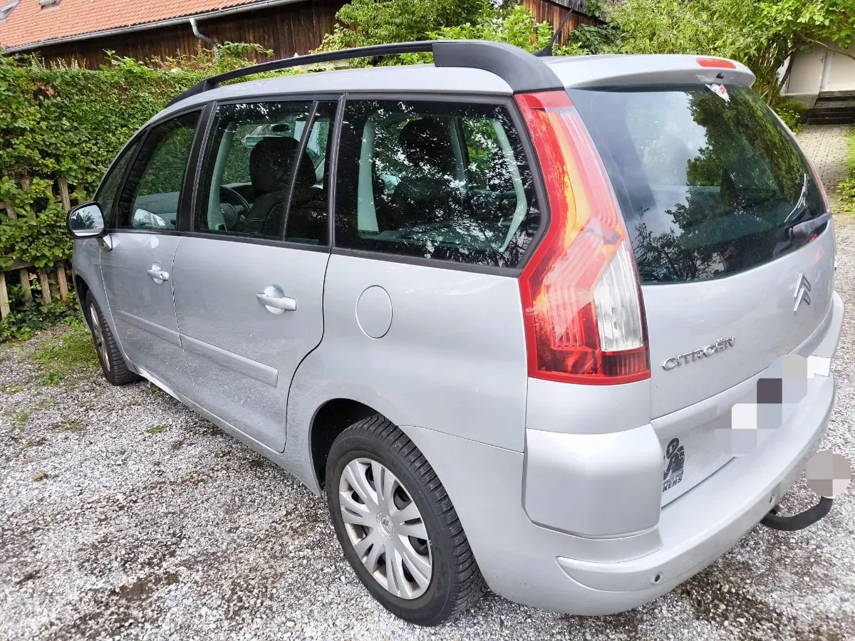 Citroen Grand C4 Picasso 2011 photo 2