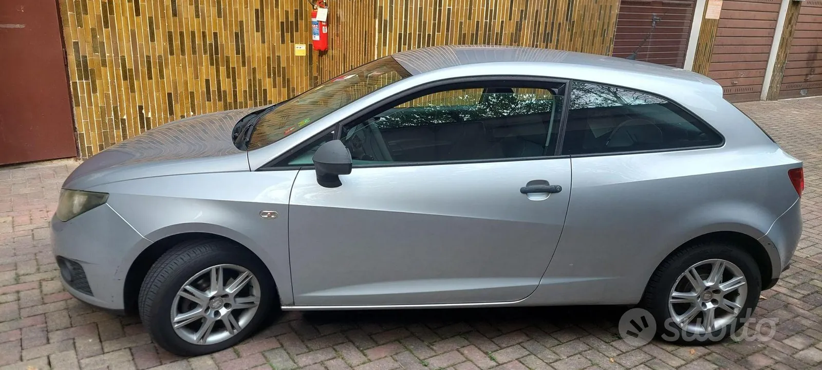 Seat Ibiza 2011 photo 2