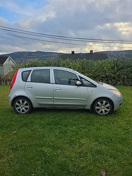 Mitsubishi Colt 2005 photo 2