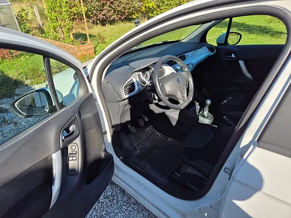 Citroen C3 2011 photo 2