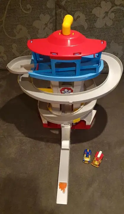 Paw Patrol Central With 2 Cars