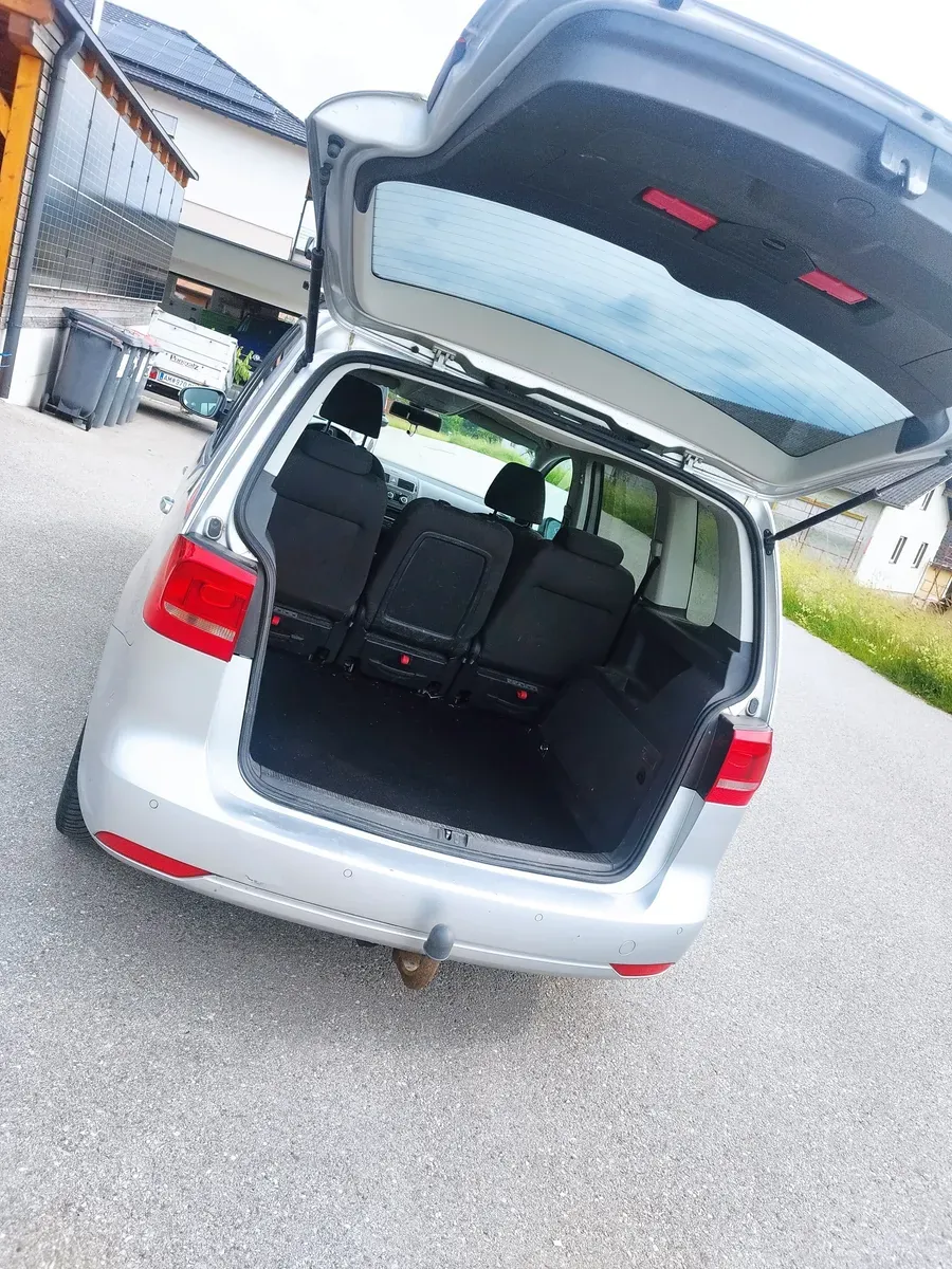 Volkswagen Touran 2010 photo 3