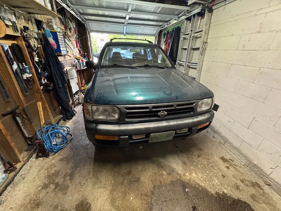 Nissan Pathfinder 1996 photo 2