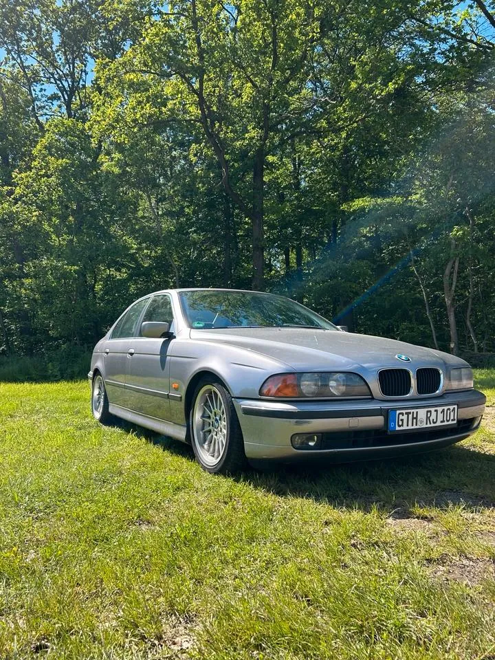 BMW 523I
