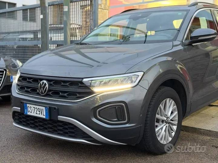 Volkswagen T-Roc 2024 photo 3