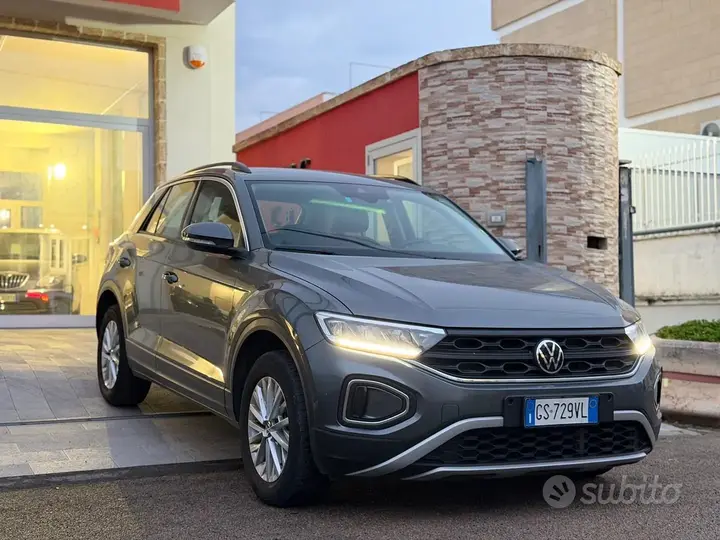 Volkswagen T-Roc 2024 photo 2
