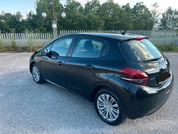 Peugeot 208 2016 photo 2