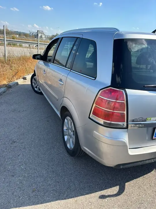 Opel Zafira 2007 photo 2