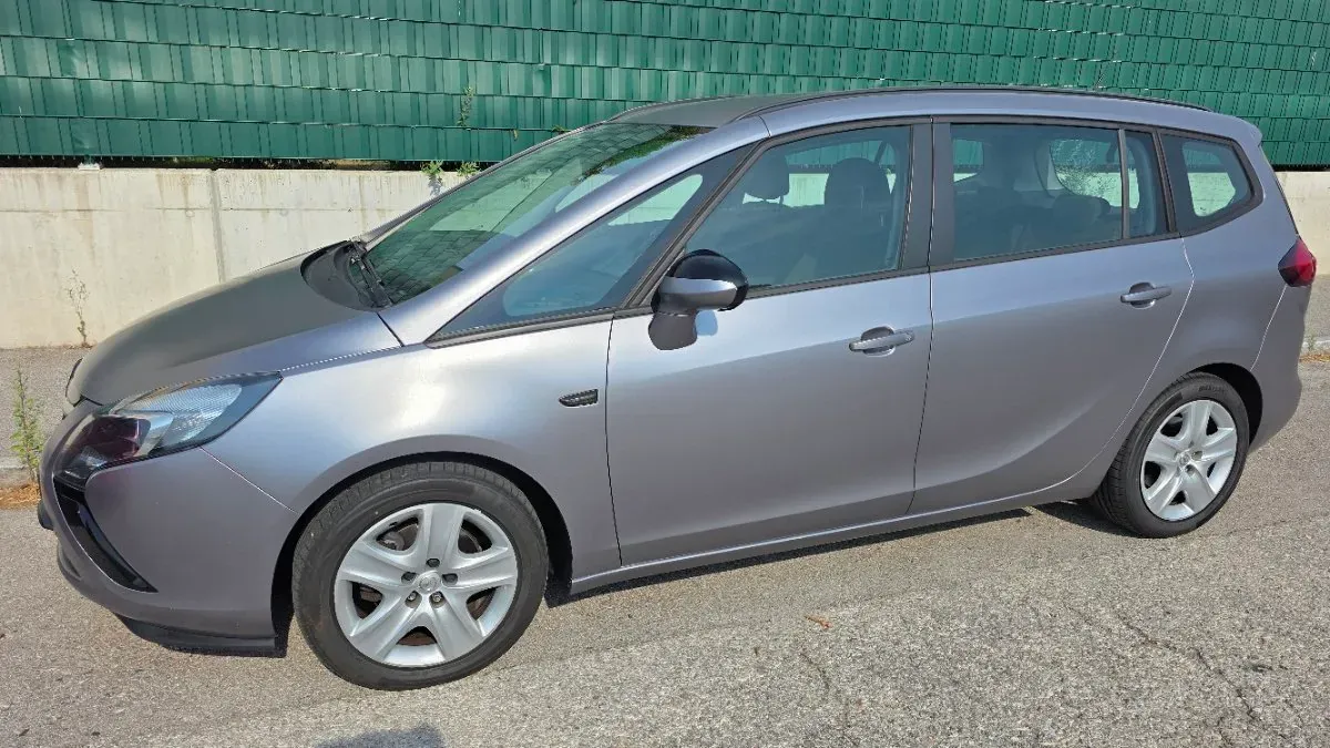 Opel Zafira Tourer 2013 photo 2