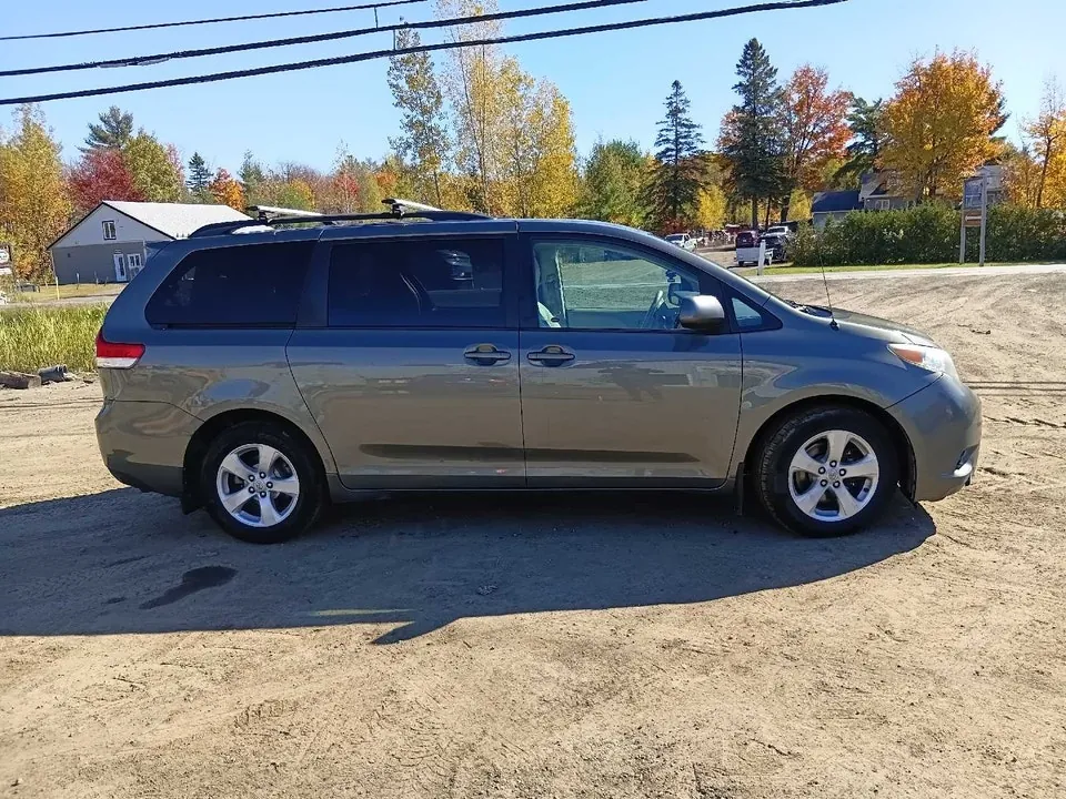 Toyota Sienna 2012 photo 5