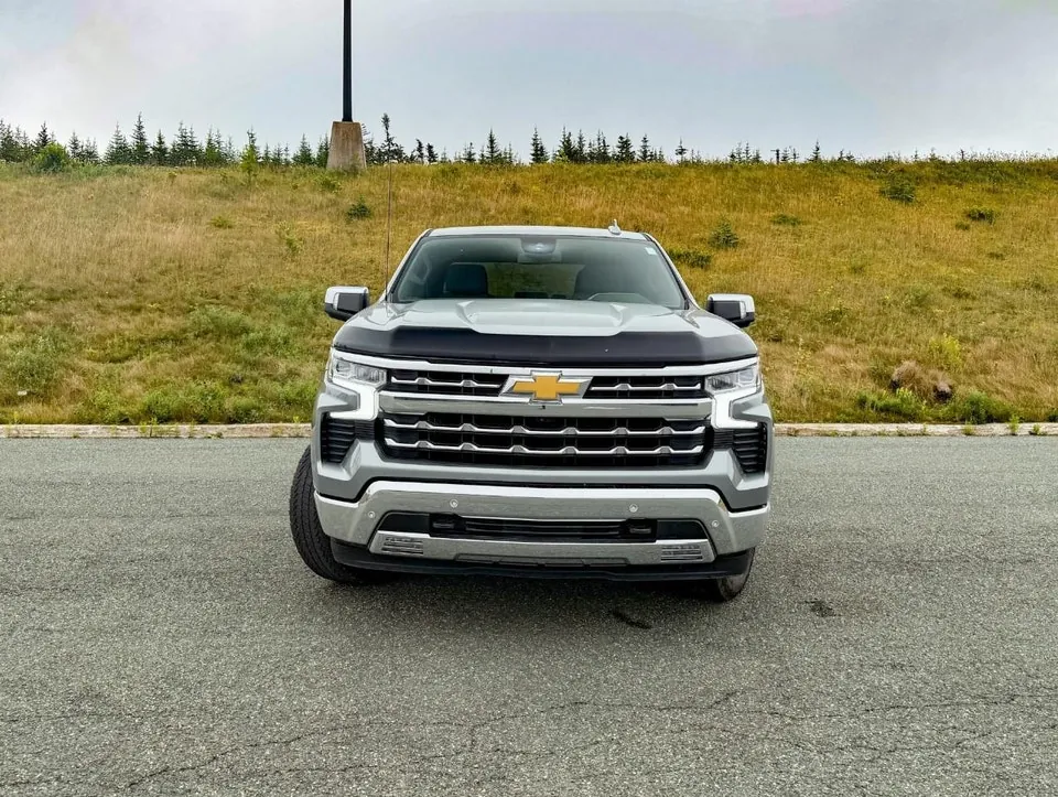 Chevrolet Silverado 1500 2023 photo 3