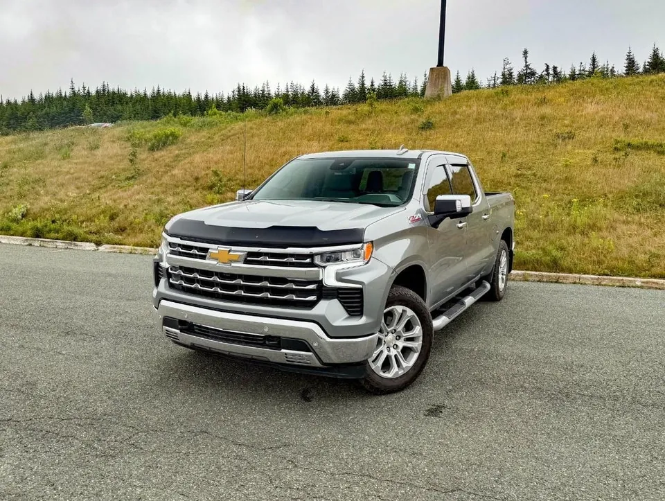 Chevrolet Silverado 1500 2023 photo 2