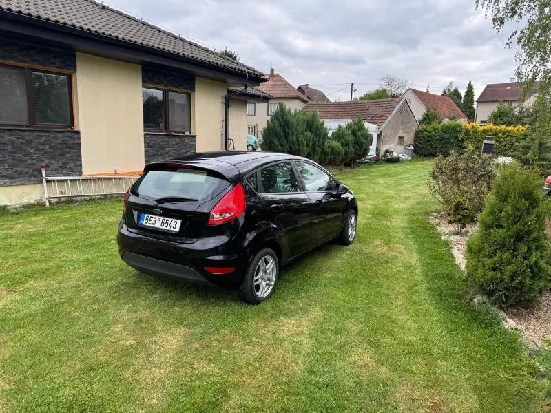 Ford Fiesta 2010 photo 3