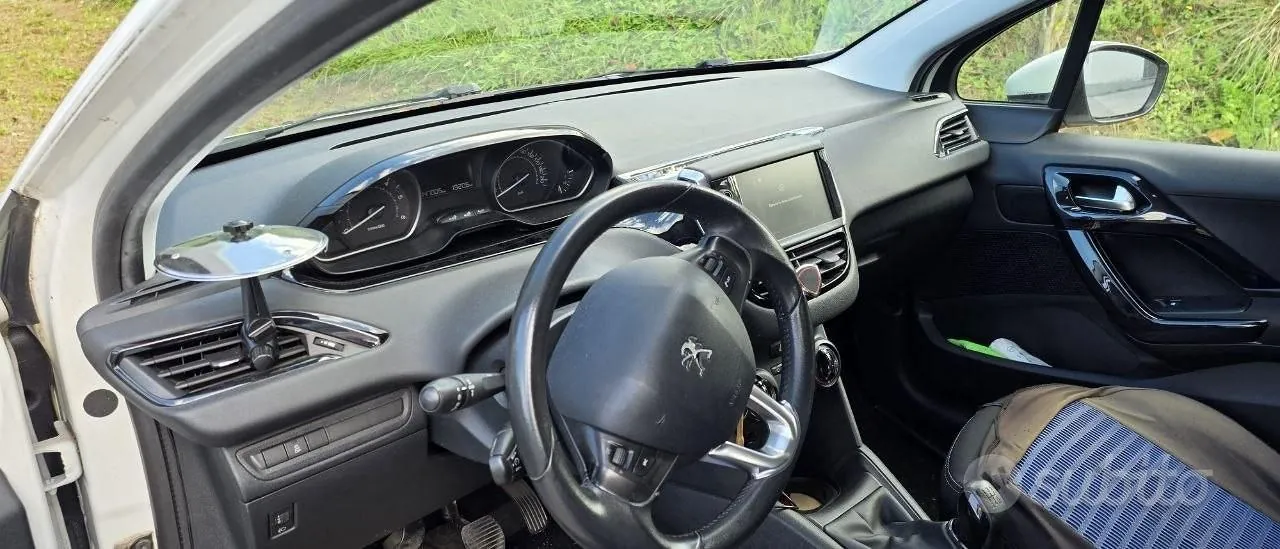 Peugeot 208 2016 photo 5