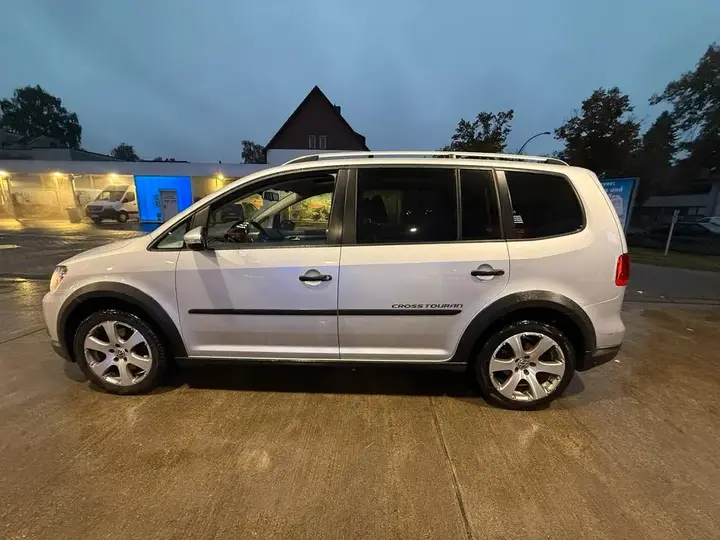 Volkswagen Cross Touran